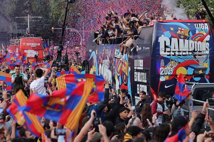 Barcelone noire de monde pour fêter les titres de champions