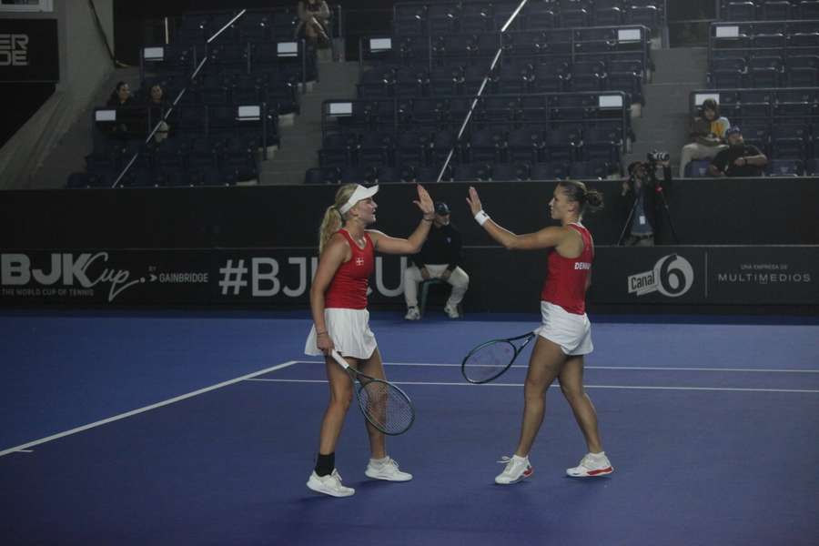 Rebecca Munk Mortensen and Johanne Svendsen in action the doubles match. Rebecca Munk Mortensen and Johanne Svendsen in action the doubles match.
