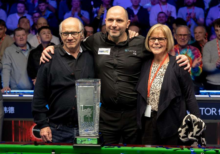 Joe Perry thanked his parents Peter and Judy after beating Judd Trump in the 2022 Welsh Open final