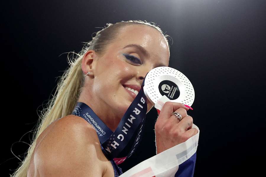 Hodgkinson with her silver medal