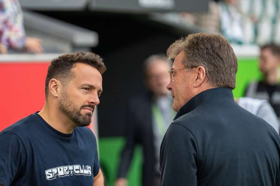 Ralf Kettemann (l.) und Dieter Hecking kämpfen mit ihren Klubs um die Teilnahme an der Bundesliga 2026/27.