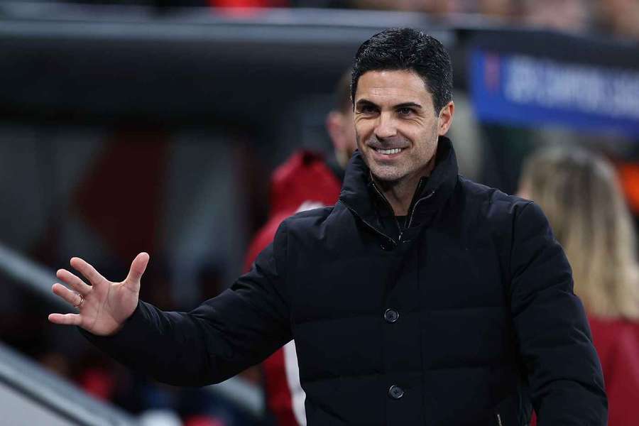 Nadšený trenér Arsenalu Mikel Arteta v pražském Edenu.