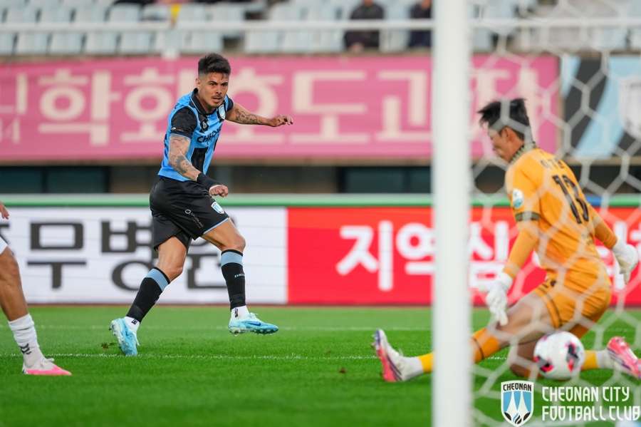 Willyan marcando o seu primeiro gol com a camisa do Cheonan