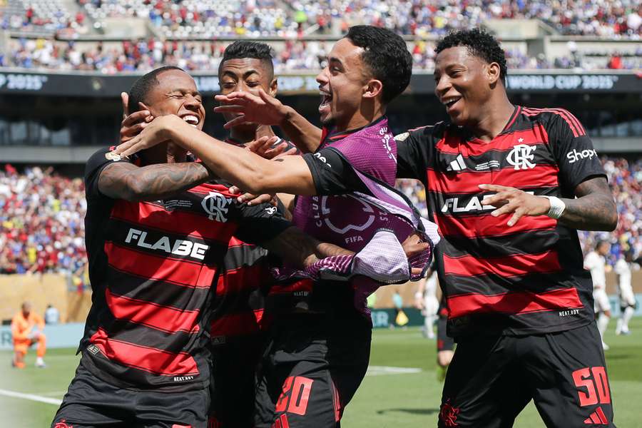 Wallace Yan entrou e fechou o placar para o Fla