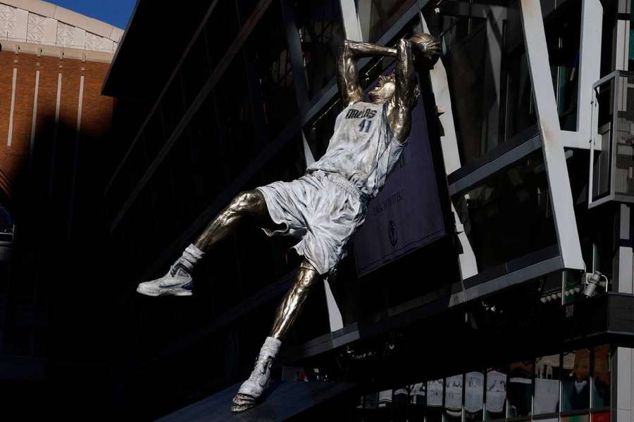 La statue de Dirk Nowitzki ce dimanche 25 décembre.
