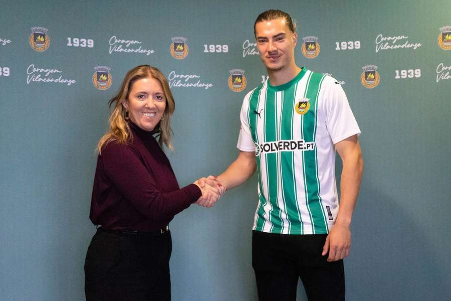 Noah Santos com a presidente do Rio Ave, Alexandrina Cruz