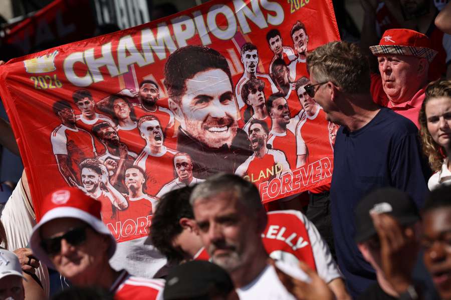 Adeptos do Arsenal no apoio à equipa Adeptos do Arsenal no apoio à equipa