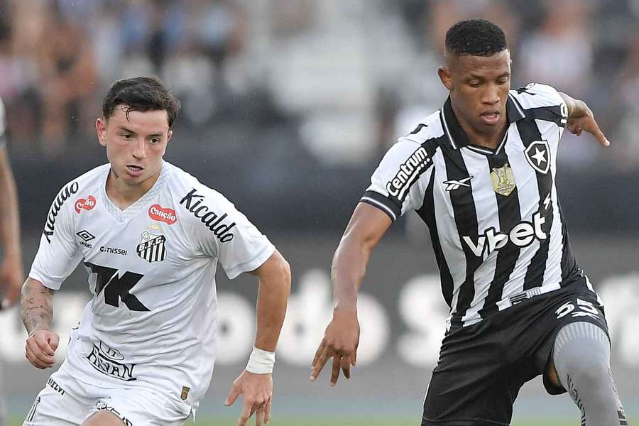 Botafogo e Santos se enfrentaram em 2025 no Nilton Santos