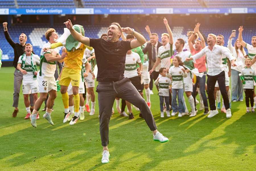 Eder Sarabia celebrando el ascenso