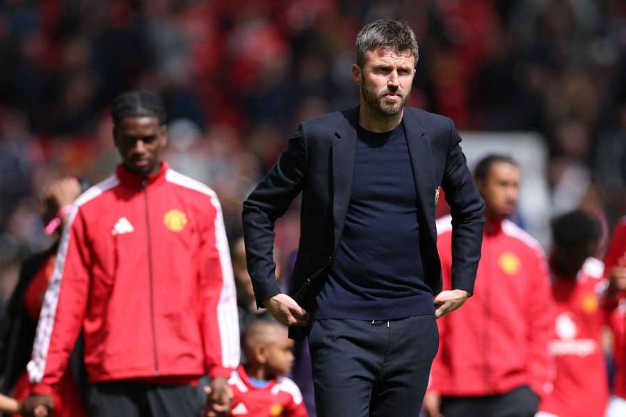 Carrick ostáva na Old Trafford. Carrick ostáva na Old Trafford.