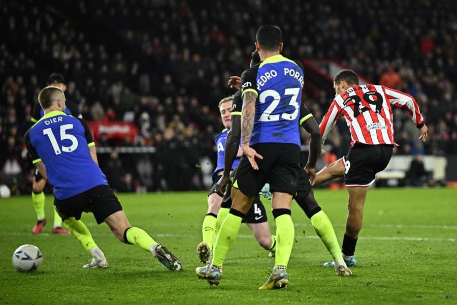 N'Diaye fez o gol da vitória do Sheffield United sobre o Tottenham N'Diaye fez o gol da vitória do Sheffield United sobre o Tottenham