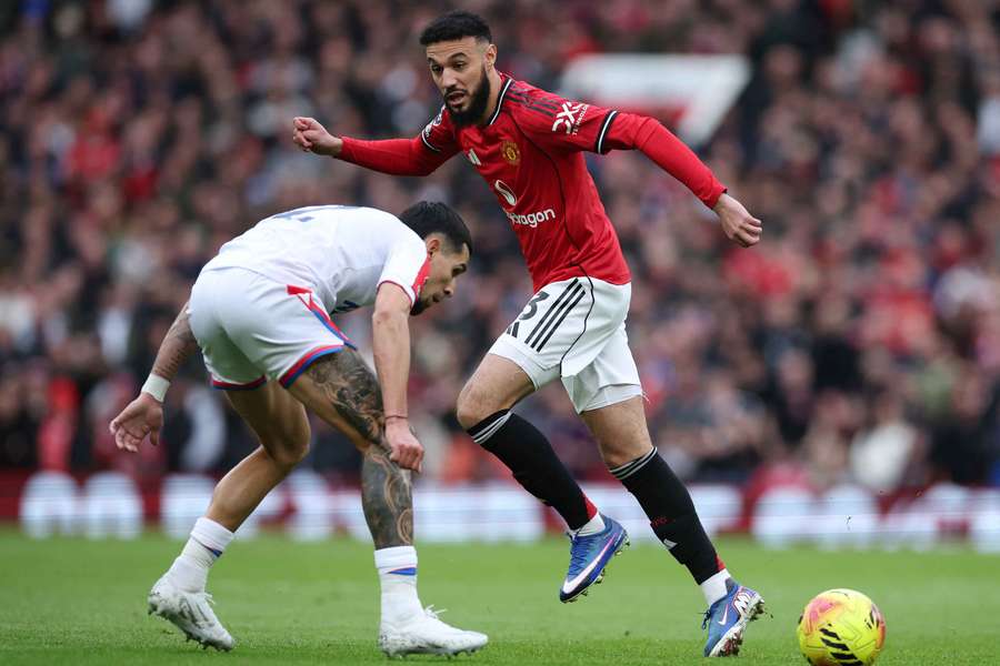 Carrick suffers another blow as Man Utd defender limps off the pitch in Newcastle defeat Carrick suffers another blow as Man Utd defender limps off the pitch in Newcastle defeat