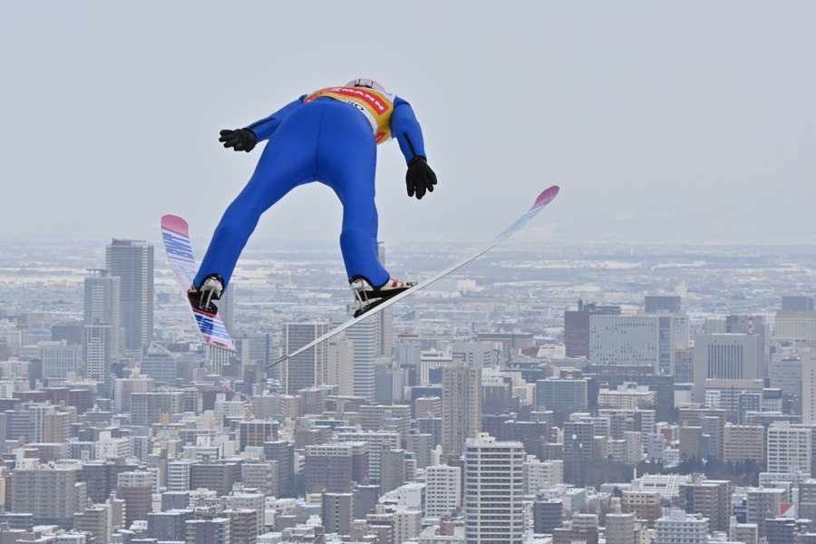 Dawid Kubacki fliegt von der Schanze in Sapporo diesmal nur auf Platz 2