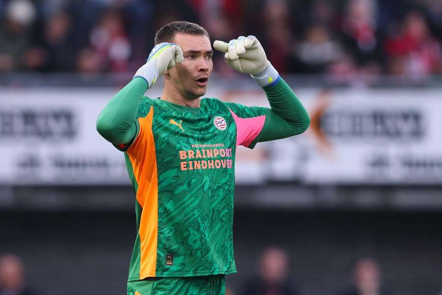 Reprezentační brankář Matěj Kovář slavil postup na MS i titul s PSV.