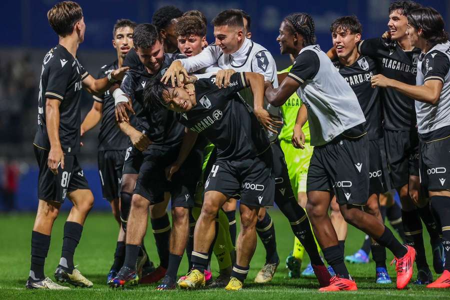 Vitória SC B venceu em Paredes