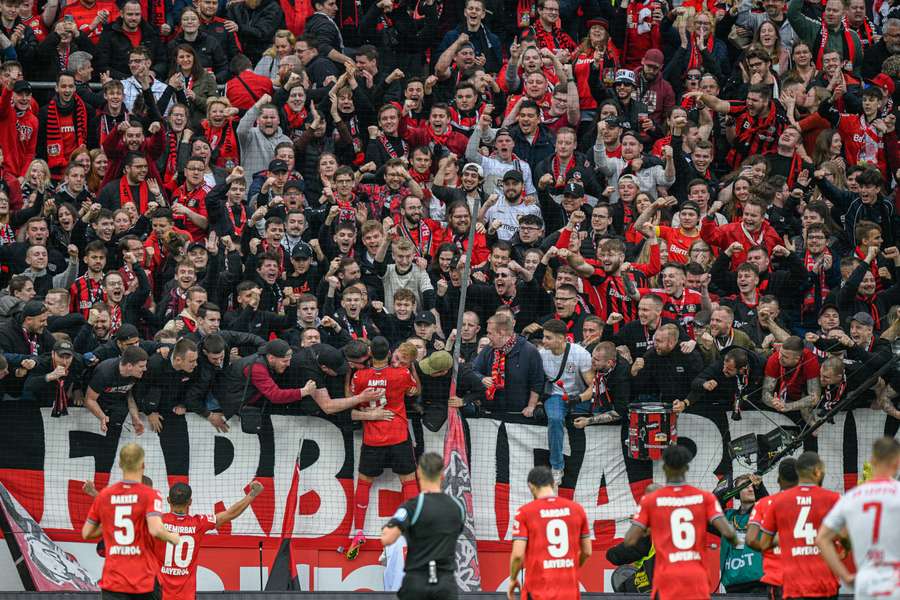 Nadiem Amiri feierte sein Tor gegen RB Leipzig gebührend mit den Fans.