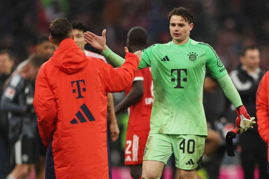 Jonas Urbig wird Manuel Neuer gegen Borussia Dortmund vertreten.