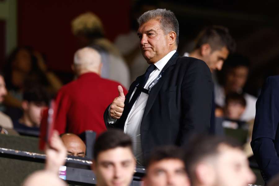 Joan Laporta dans la tribune d'honneur du stade de Vallecas lors de la défaite du Barça contre le Rayo mercredi soir.