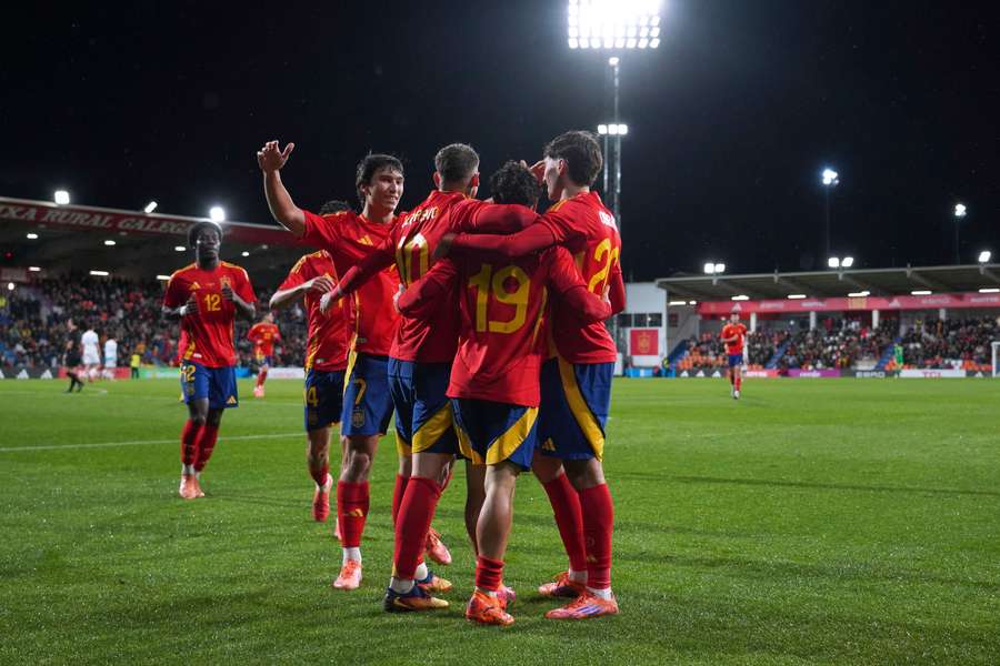 España ha celebrado siete goles como siete soles ante San Marino
