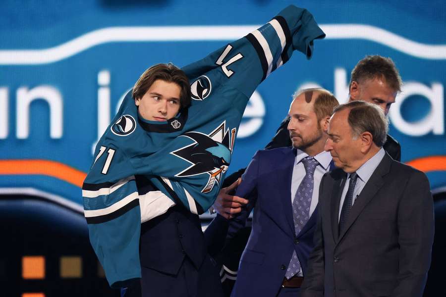 Jedničkou draftu hokejové NHL se stal Macklin Celebrini.