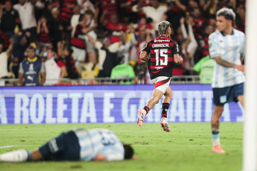 Carrascal explode após marcar o gol que determinou a vitória do Flamengo Carrascal explode após marcar o gol que determinou a vitória do Flamengo
