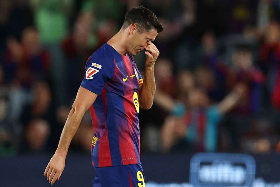 Barcelonas Robert Lewandowski hat mit Polen die WM verpasst.