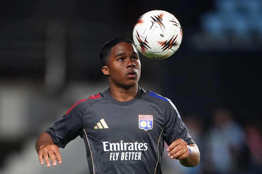 Endrick vive boa fase com a camisa do Lyon