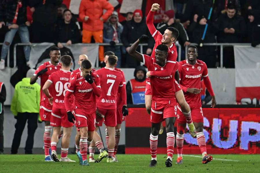 Dinamo se desparte de Josue Homawoo și Astrit Selmani la finalul acestui sezon