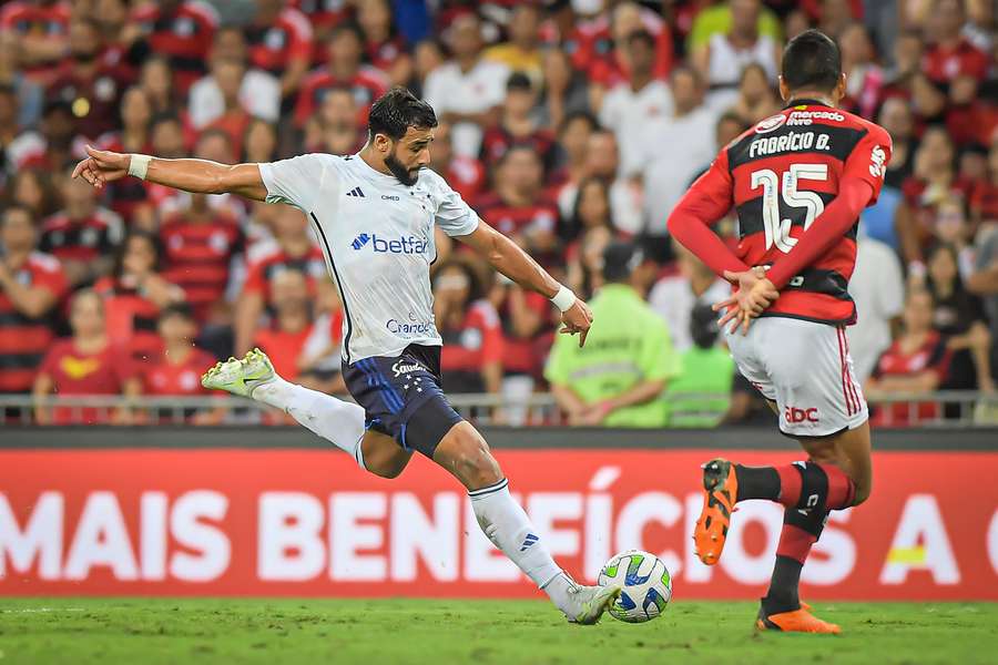 Henrique Dourado entrou no segundo tempo e pecou na conclusão das jogadas