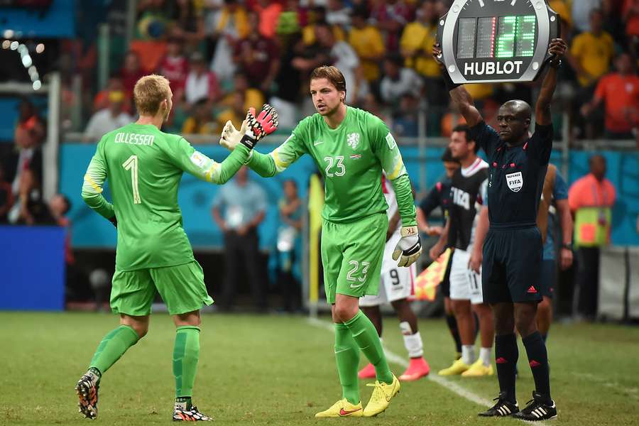 De memorabele wissel van Jasper Cillessen (L) en Tim Krul op het WK van 2014
