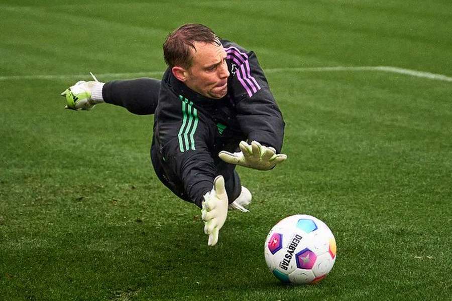 Neuer trabalhou com os restantes guarda-redes