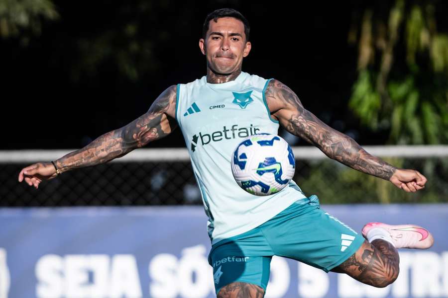 Dudu durante treinamento do Cruzeiro na Toca da Raposa 2