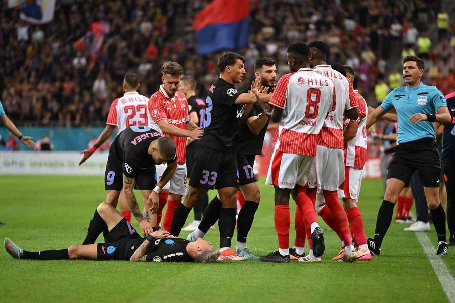 În partida tur din luna august, Dinamo s-a impus cu 4-3 în fața rivalei FCSB