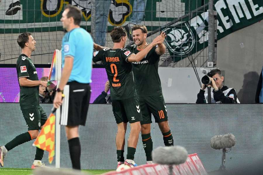 Niclas Füllkrug (r.) bejubelt seinen Treffer zum Bremer Ausgleich in Köln.
