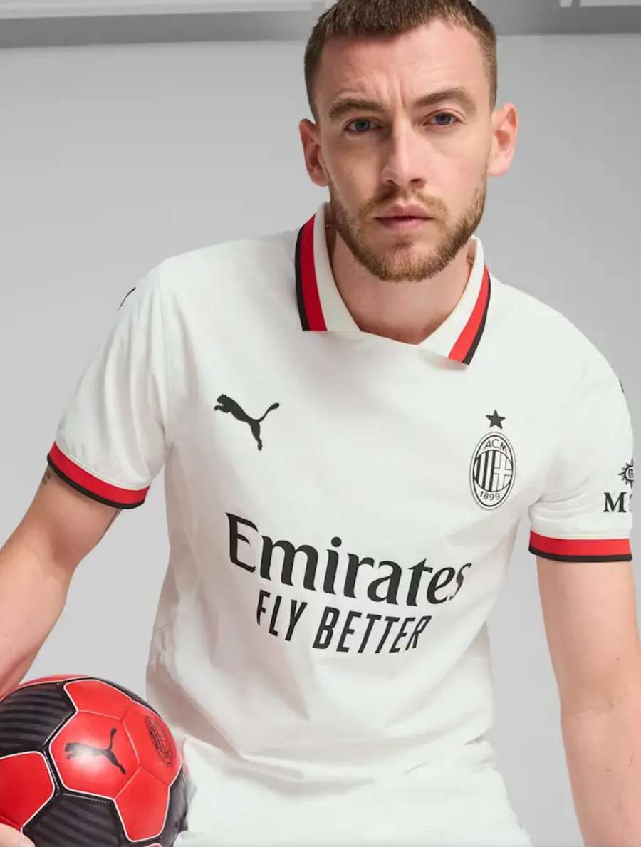 AC Milan away kit