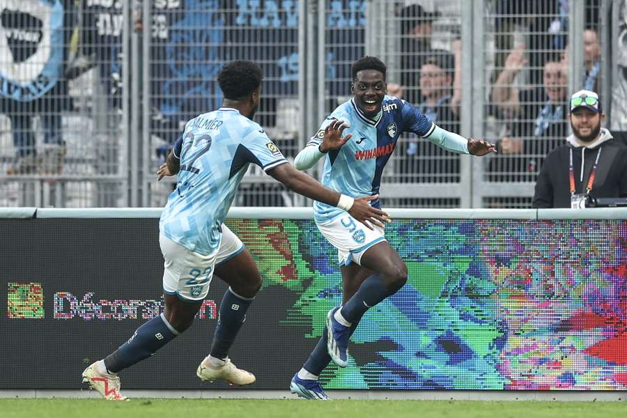 Mohamed Bayo célébrant la victoire du Havre.