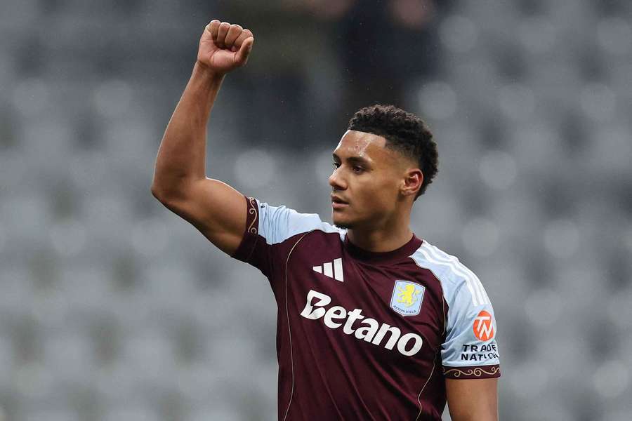 Aston Villa frappe fort à Newcastle et reste au contact d'Arsenal