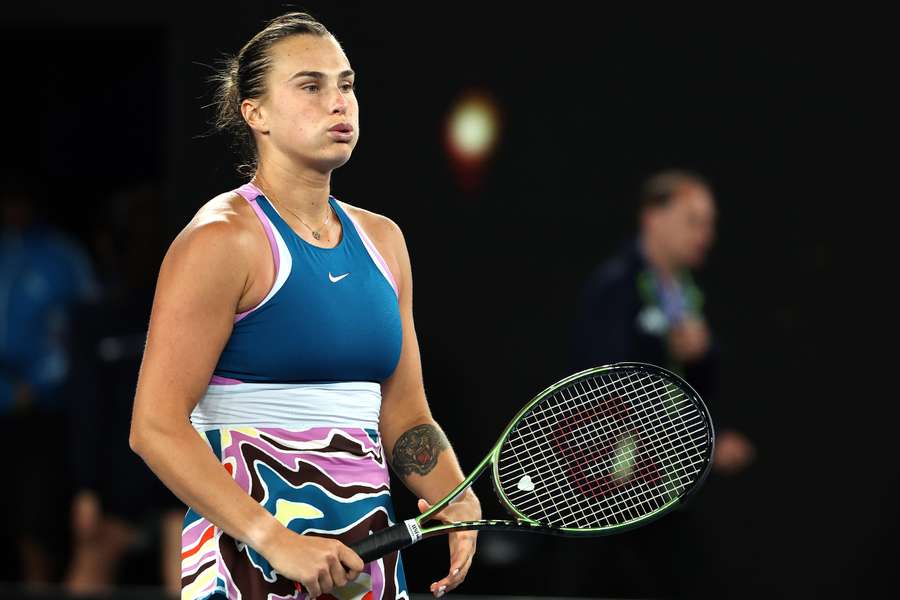 Sabalenka overpowers Linette in Melbourne to set up Rybakina final