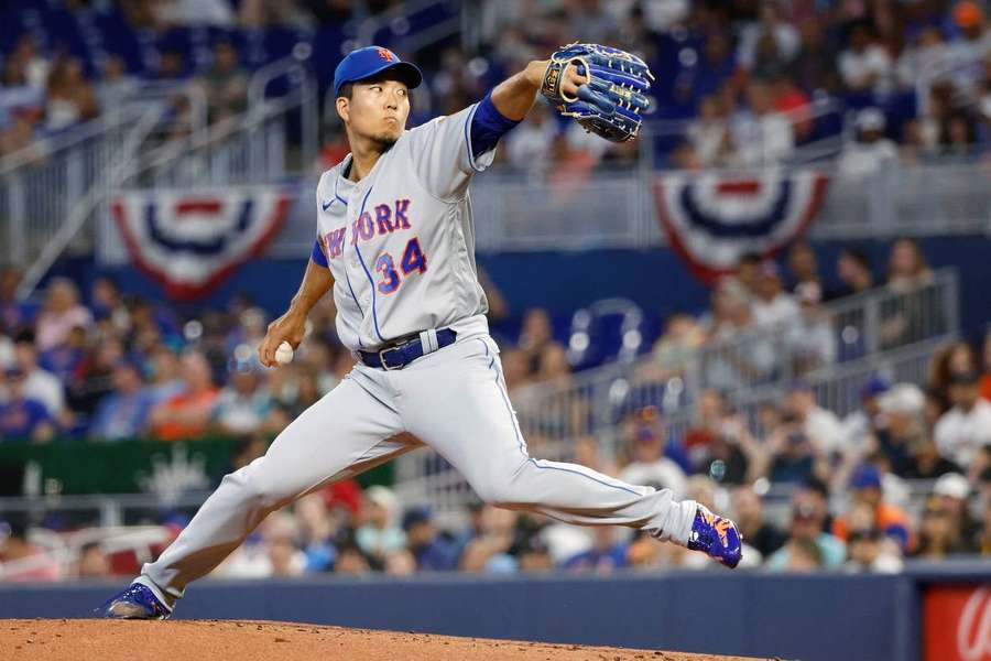 Kodai Senga shines in debut as Mets down Marlins