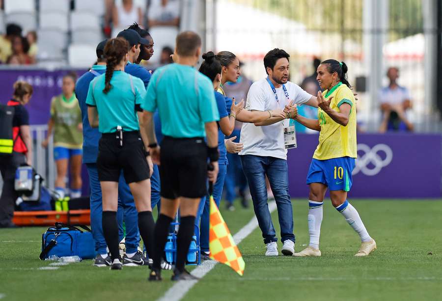 Marta foi expulsa na última partida da fase de grupos