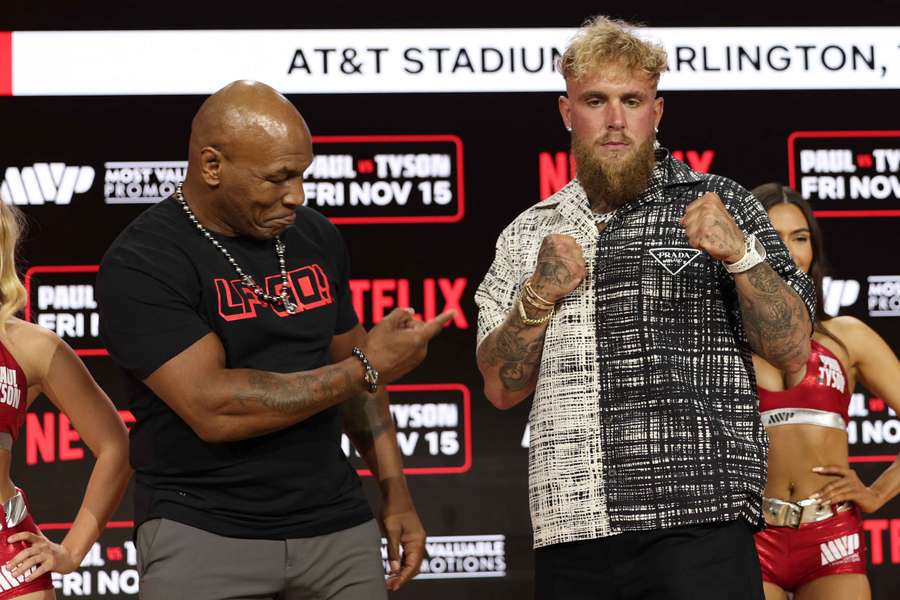 Mike Tyson (a sinistra) e Jake Paul (a destra)