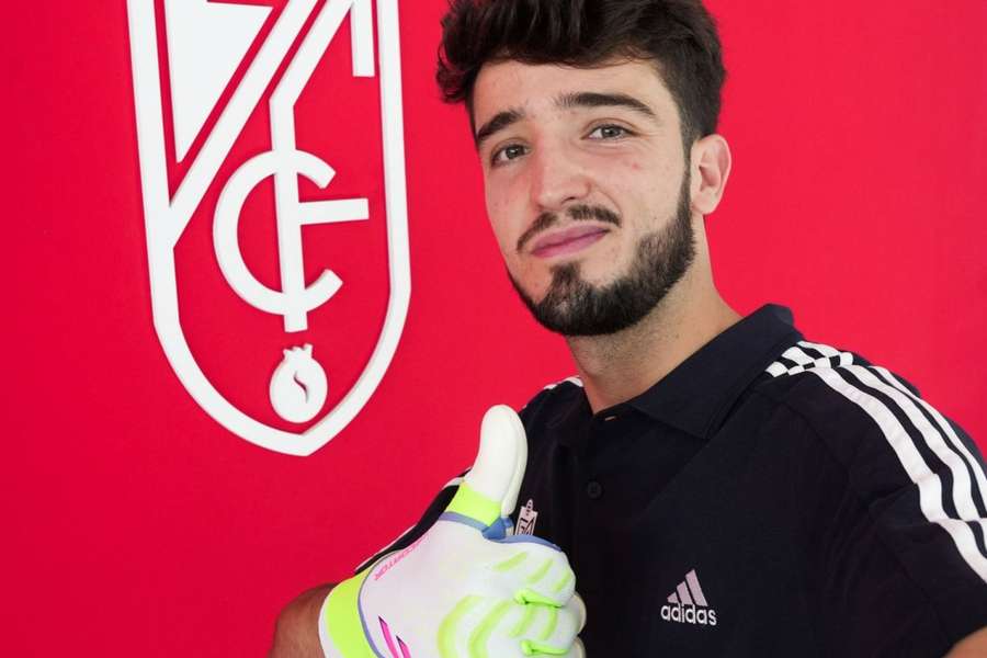 DONE DEAL: Granada snap up Barcelona keeper Astralaga