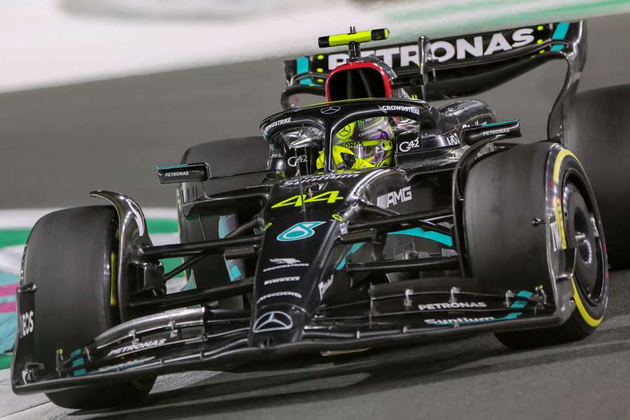 El piloto británico de Mercedes Lewis Hamilton compite durante el Gran Premio de Arabia Saudí de Fórmula 1