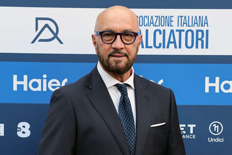 Walter Zenga a analizat prestația lui Inter din meciul cu Fiorentina: „Chivu a suferit” Walter Zenga a analizat prestația lui Inter din meciul cu Fiorentina: „Chivu a suferit”