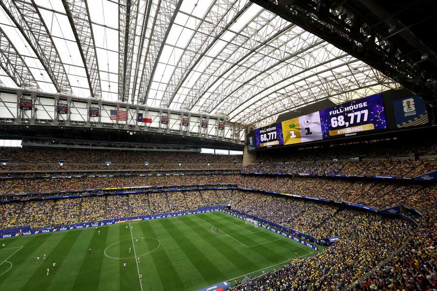 Capacidade máxima para Brasil e Japão no NRG Stadium Capacidade máxima para Brasil e Japão no NRG Stadium