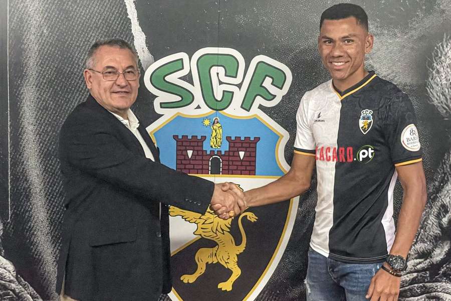 João Rodrigues, presidente do Farense, com Cláudio Falcão