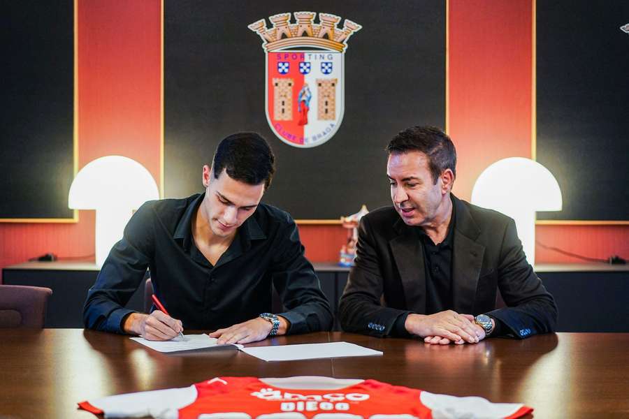 Diego Rodrigues na renovação com António Salvador