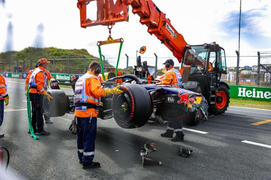 Verstappen skončil v bariére.