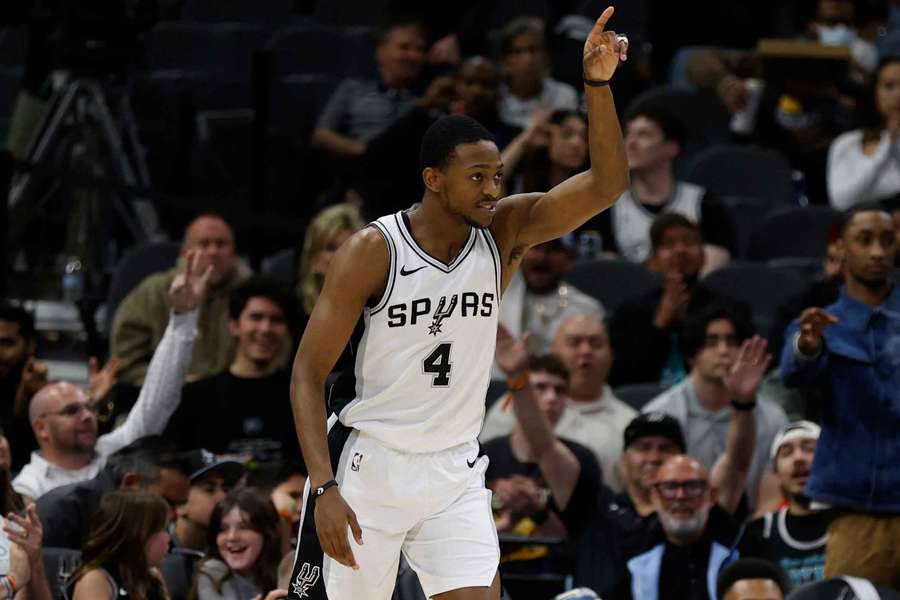 San Antonio Spurs guard De'Aron Fox reacting after a made basket against the Brooklyn Nets