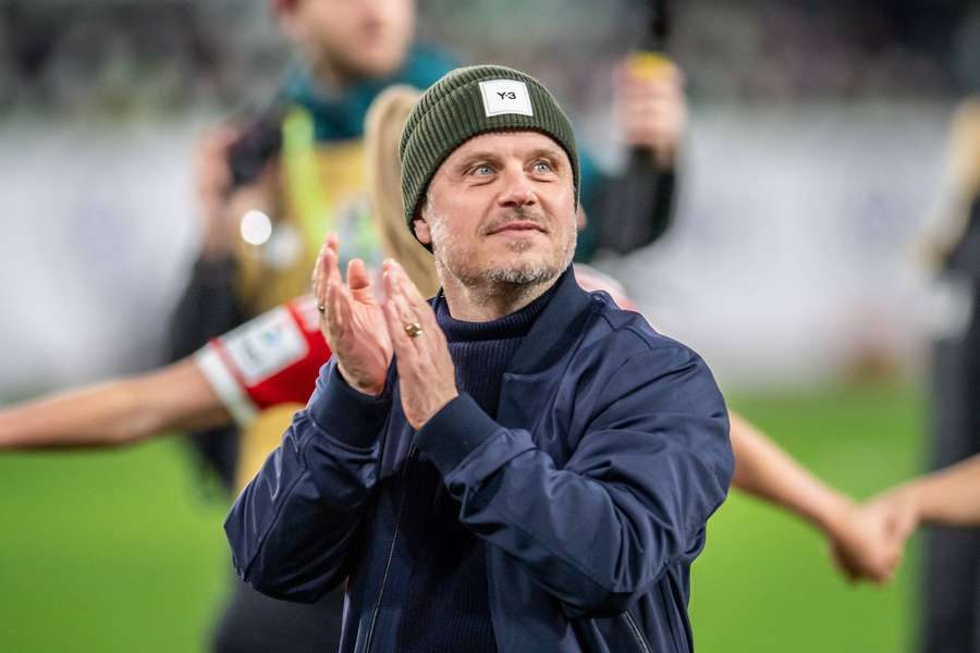 Bayerns Cheftrainer Alexander Straus nach dem Sieg im Bundesliga-Spitzenspiel gegen den VfL Wolfsburg.